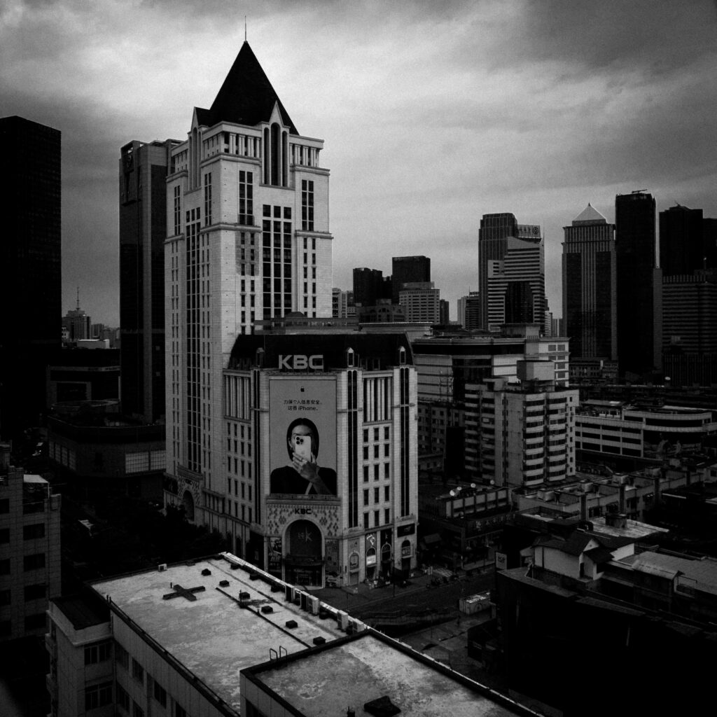 Street Photography with the GH5. Early hours in Chengdu.